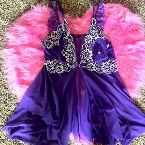 Avid Love chemises purple with white embroidered flower print, NWOT
